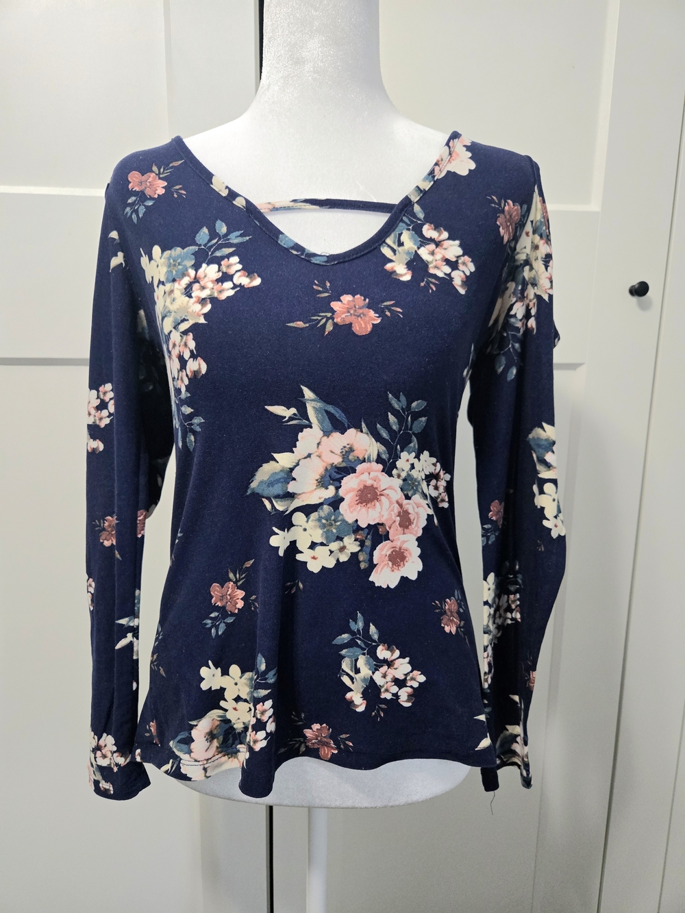 Rue21 Navy Floral Long Sleeve V-Neck Top with Strap Detail